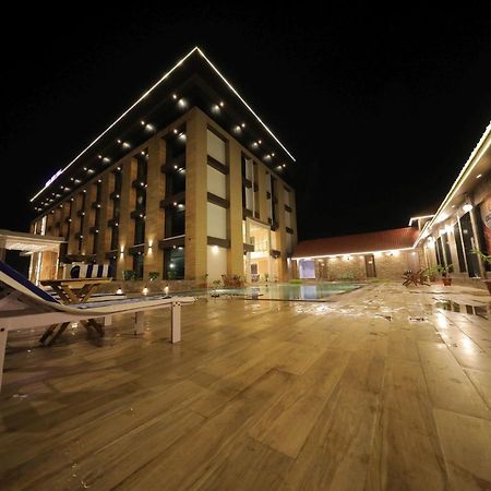 Sarovar Portico, Somnāth Zewnętrze zdjęcie